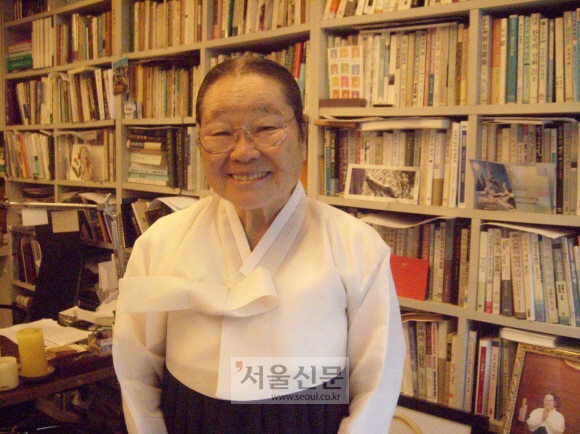 지난 2007년 스스로 개척해 원불교 최고의 교당으로 일군 서울 강남 교당을 후배 교무에게 넘기고 경기도 용인의 ‘삶의 이야기가 있는 집’에서 기거하고 있는 박청수 교무. 평생 봉사와 헌신으로 일관했던 지난 삶의 여정이 길쌈하는 여인과 닮았다고 말한다. 
