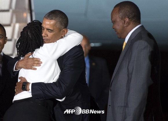 오바마, 케냐에서 이복동생과 재회. ⓒ AFPBBNews=News1