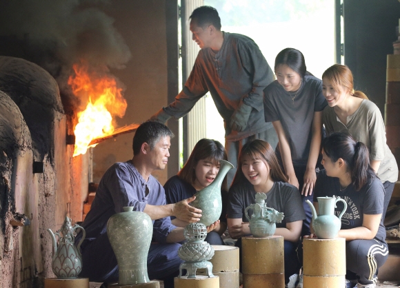 “강진 청자 이렇게 만들어요”