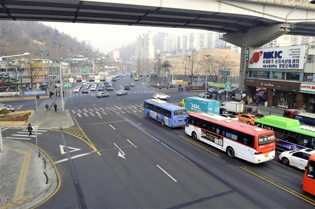 중앙버스 전용차로 내 유턴이 허용될 홍은사거리. 서대문구 제공