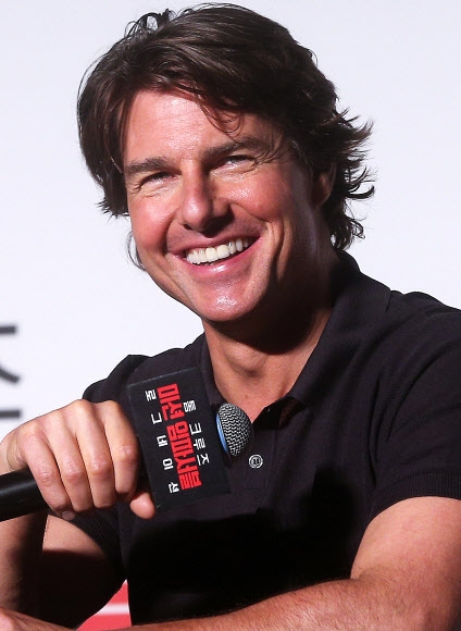 ‘미션 임파서블: 로그네이션’ 홍보를 위해 방한한 톰 크루즈가 30일 서울 그랜드인터컨티넨탈 호텔에서 열린 기자회견에서 환하게 웃고 있다.  연합뉴스