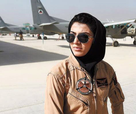 아프간 첫 여성 공군 조종사