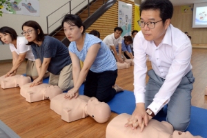 휴가 가기 전 심폐소생술 배워요