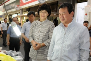 새 단장한 우림골목시장 방문한 중랑구청장