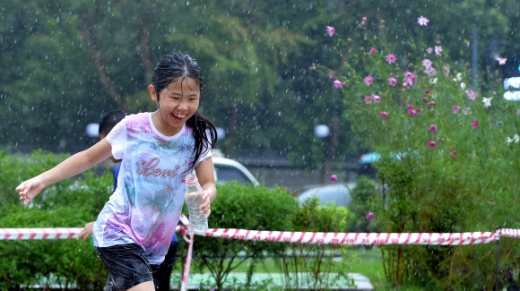 [포토] 소나기도 즐거워~