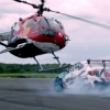레이스카 뒤쫓는 헬리콥터의 곡예 묘기 ‘아찔’