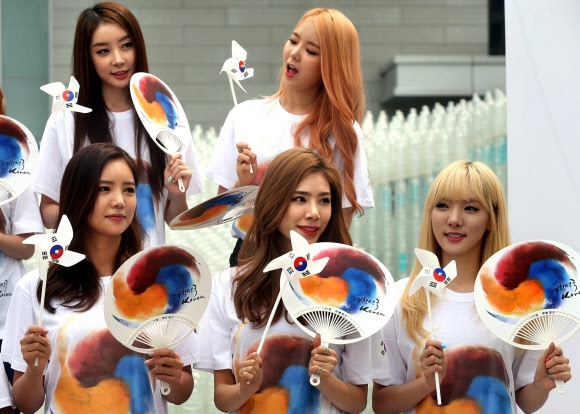 ’나라사랑 캠페인’ 참여한 이태임-스텔라