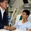 [포토] 문재인 대표 지뢰사고 장병 위로 방문