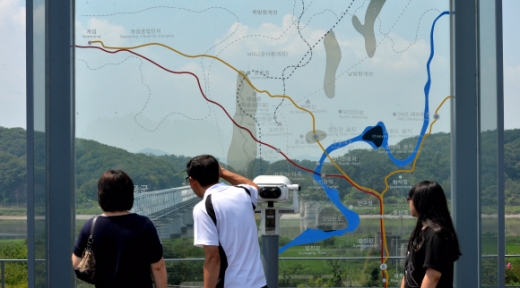 [광복 70주년] “저 쪽이 바로 북한이지...” 임진각 전망대에서