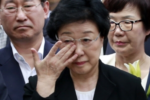 한명숙 전 총리 “영웅이 만든 봄바람 아냐····평범한 이가 만들어”