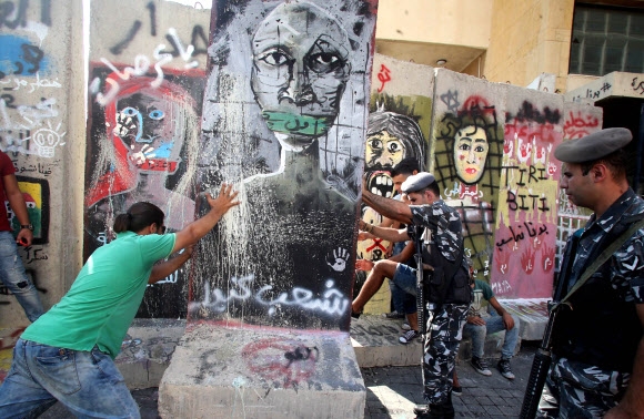 레바논 ‘치욕의 벽’ 철거