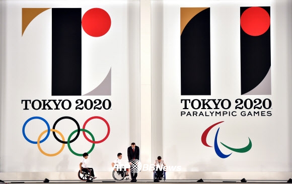 표절논란으로 사용 중단하게 된 2020년 도쿄올림픽·패럴림픽 공식 엠블럼. ⓒ AFPBBNews=News1