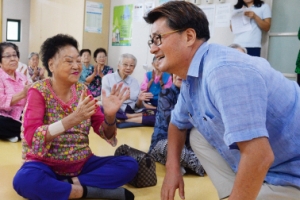 [현장 행정] 발로 뛰고 귀로 듣고… 떴다, 노인고충 해결사