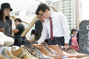 [자치구의 이색 ‘주민 챙기기’] 좋은 구두, 더 저렴하게