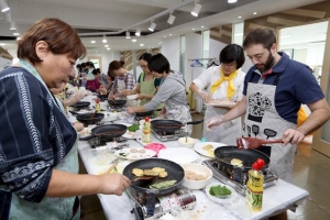다문화 가족, 송편 빚어보니 웃음 안 떠나