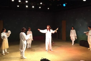 이방인에서 무대 위 주인공 되다