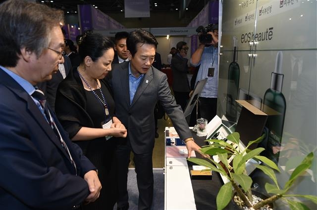 뷰티박람회 찾은 남경필