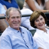 조지 W 부시 전 대통령 부부, 메이저리그 관람...”즐길줄 아네”