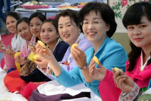 송편 만들며 ‘한국의 情’ 나눴죠