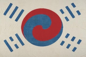 강남에 가장 오래된              태극기가 펄럭입니다