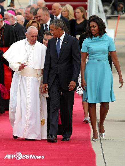 프란치스코 교황 영접하는 버락 오바마 대통령 부부