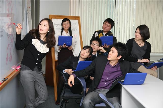 삼성그룹 입문교육에 참여한 신입사원들이 강의를 듣고 있다. 삼성제공
