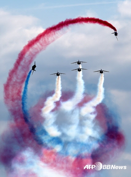 “보통 비행조종사는 따라하면 안됩니다.”