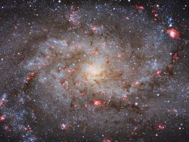 [2015 올해의 천문사진]은하(Galaxies) 부문 수상작. ‘삼각형자리’ 은하로도 불리는 ‘메시에 33’ 은하.(네덜란드 Michael van Doorn) / rmg.co.uk