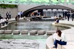 청계천 복원 10년… 1억 9000만명 다녀가 도심 관광 명소로