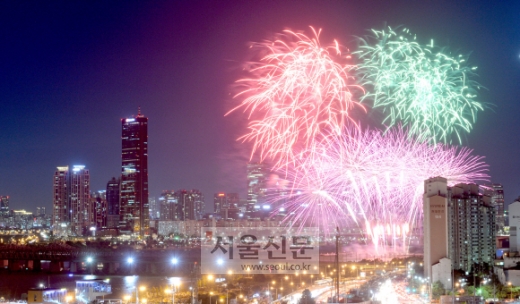 [2015 서울 세계불꽃축제] 서울 밤하늘을 장식하다