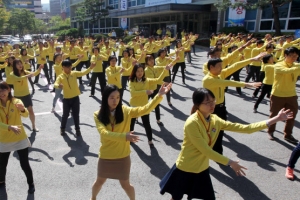 한 마음 한 동작으로…