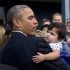 아기 안은 오바마 대통령, “어울리는데..손주 보고픈가보네...”