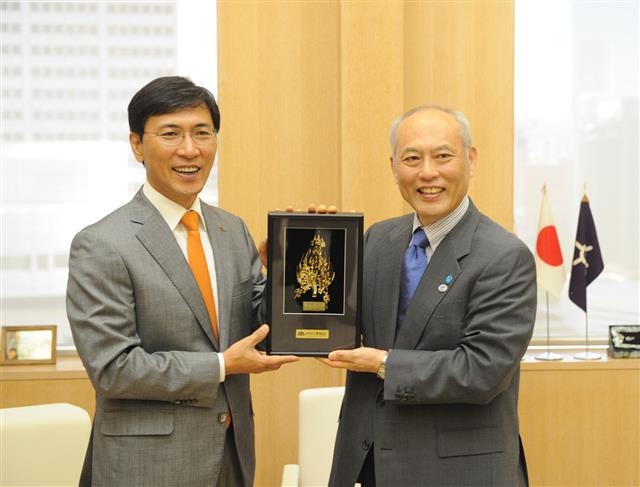 日 도쿄 도지사 만난 안희정 지사