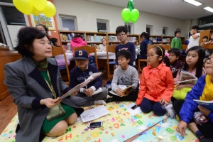 “독서는 초콜릿처럼 달단다” 교장 선생님의 동화 구연