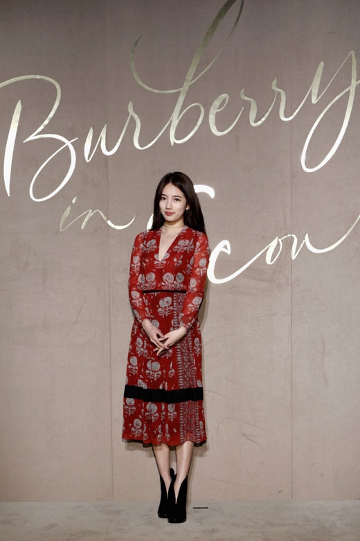 수지<br>버버리 제공