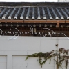 처마에 걸린 티베트 문자 골목에 달린 낯선 상징들