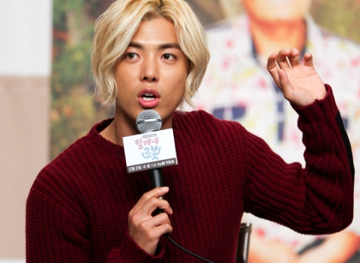 인사하는 로봇센터장 강남