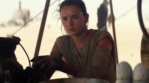 한 솔로와 레이아 공주의 딸 레이를 연기한 영국 배우 데이지 리들리.