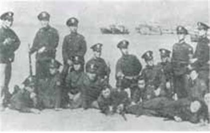 6·25전쟁 초기인 1950년 7월 10일 전투경찰들이 기관총을 걸고 전투 태세에 임하고 있다.  경찰청 제공