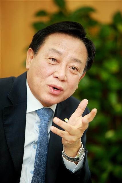 차성수 금천구청장이 26일 금천구청에서 개청 20년을 맞아 ‘금천 2030 중장기 발전계획’을 발표하고 있다. 금천구 제공