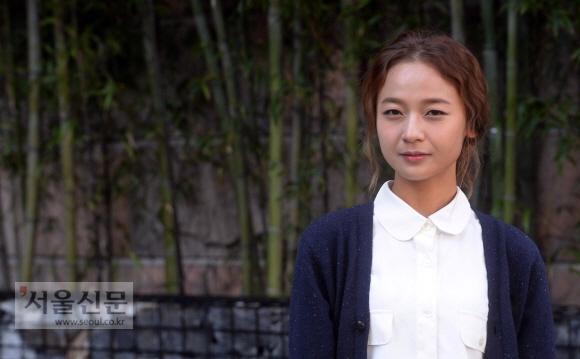 2008년 ‘똥파리’의 여고생 연희 역으로 해외에까지 얼굴을 알린 김꽃비  사진 이종원 선임기자 jongwon@seoul.co.kr 2008년 ‘똥파리’의 여고생 연희 역으로 해외에까지 얼굴을 알린 김꽃비  사진 이종원 선임기자 jongwon@seoul.co.kr