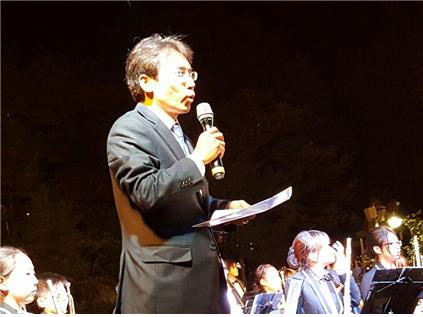 김광수 서울시의원이 23일 상계동 수락산 당고개 공원에서 열린 ‘2015 수락산 문화나눔 콘서트’에서 인사말을 하고 있다. 사진 서울시의회 제공.