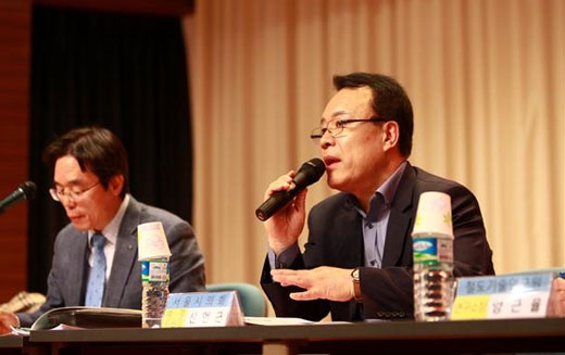 신언근 서울시의회 예산결산특별위원회 위원장이 29일 성동구 천호대로 서울메트로 인재개발원 3층 다목적홀에서 열린‘서울지하철 안전경영 체제 구축 세미나’에서 발언하고 있다.  사진 서울시의회 제공.