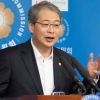임종룡 “집단대출 직접 규제 검토 안 해”