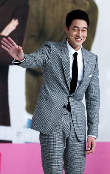 포즈 취하는 소지섭