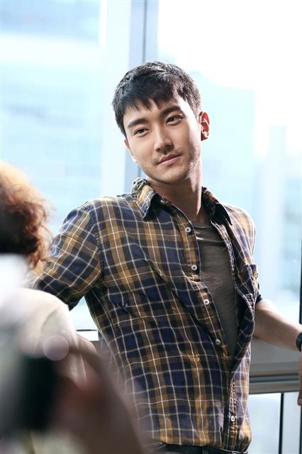 군 입대를 눈앞에 둔 최시원은 “제대 이후에도 연기를 통해 많은 분에게 웃음과 위안을 주는 존재가 되고 싶다”고 말했다.  SM엔터테인먼트 제공 