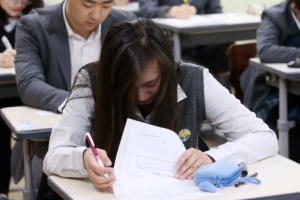 ‘어려웠던 수능’ 국A영수 모두 등급컷 하락…영어가 변수