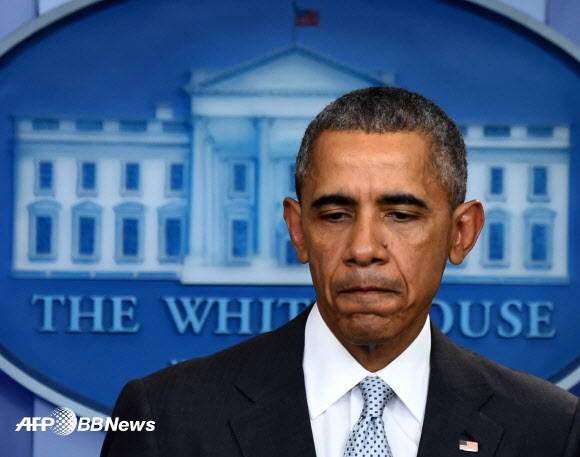 13일(현지시간) 미국 워싱턴 백악관에서 프랑스 파리 연쇄 테러 사건과 관련, 기자회견을 갖는 버락 오바마 대통령.