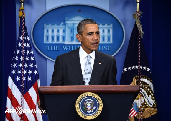 13일(현지시간) 미국 워싱턴 백악관에서 프랑스 파리 연쇄 테러 사건과 관련, 기자회견을 갖는 버락 오바마 대통령.