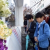 주한 佛대사관에도 꽃·글·촛불 추모 물결